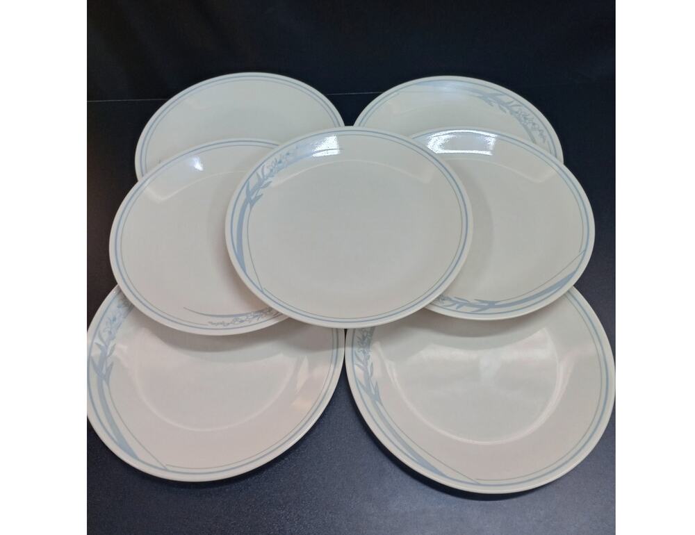 Corelle Blue Lily Dinner Plates 10 1/4" 7 total